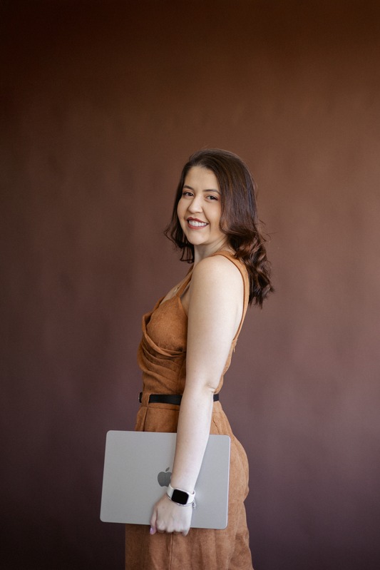 Dra. Thayna Karolina